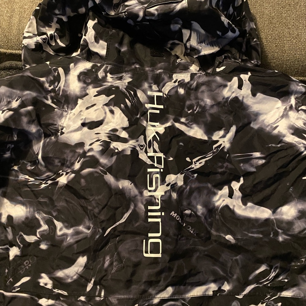 Huk Black and White Camo Raincoat (Mossy Oak Camo) - Picture 7 of 8
